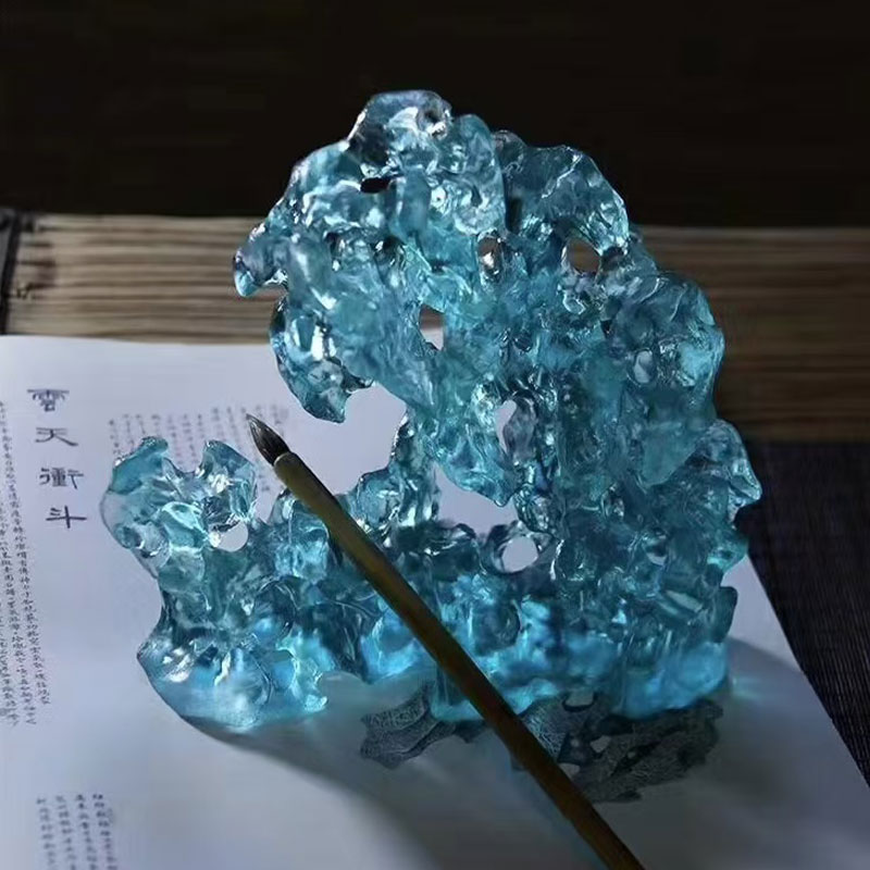 Kaya şeklinde mavi renkli cam süs eşyaları