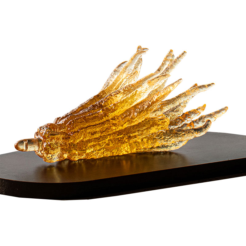 El şeklinde altın renkli cam tütsülük