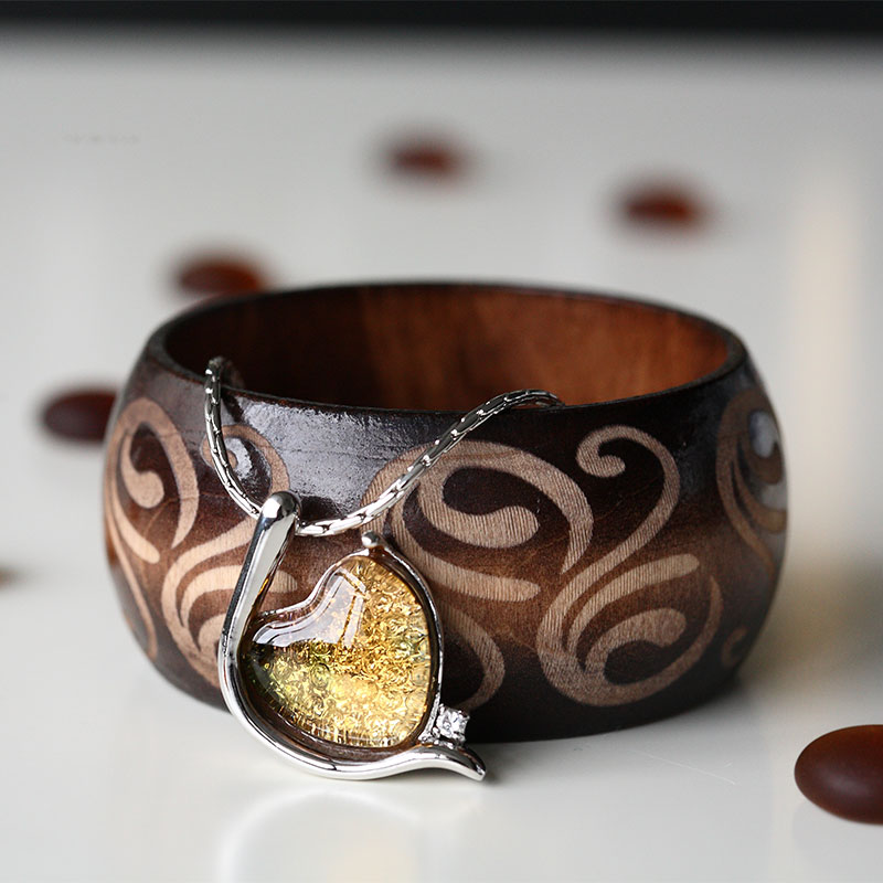 Cam kolye ile işlemeli zarif gümüş rengi bileklik