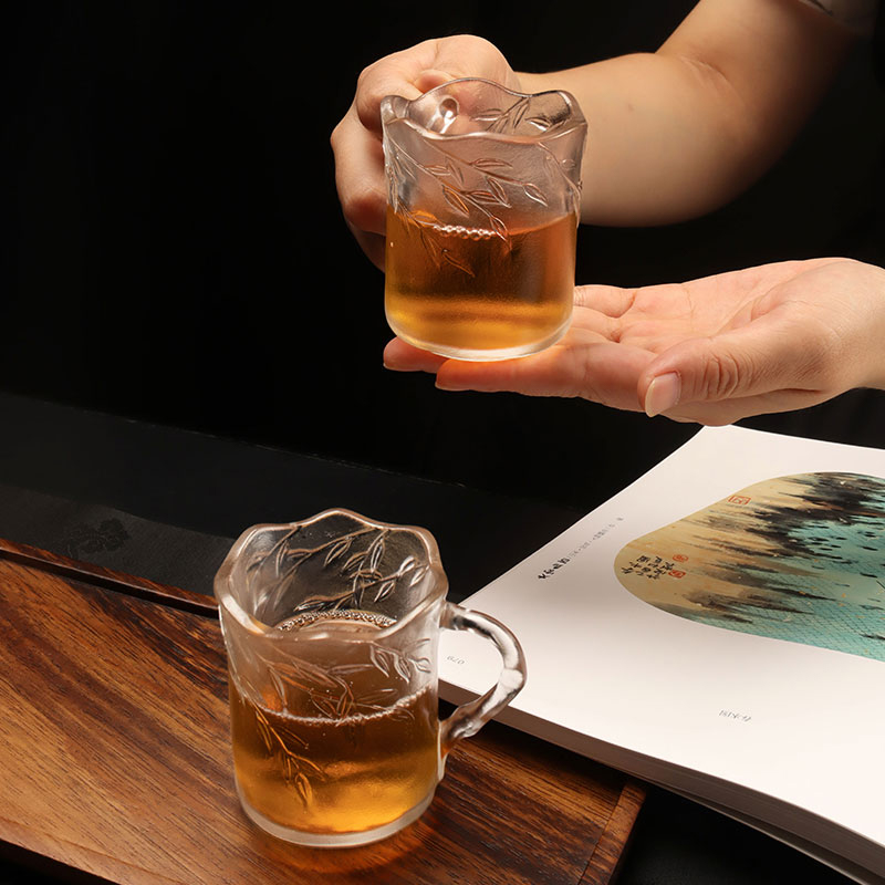 Bambu Yaprağı Rölyefli Kulplu Cam Bardak