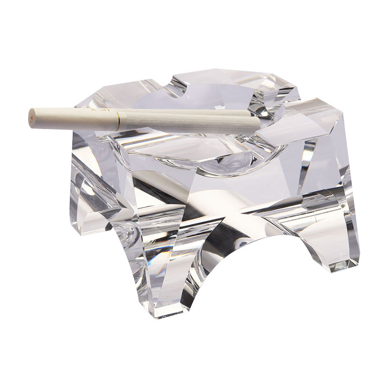 Basit geometrik tasarım şeffaf cam kristal küllük