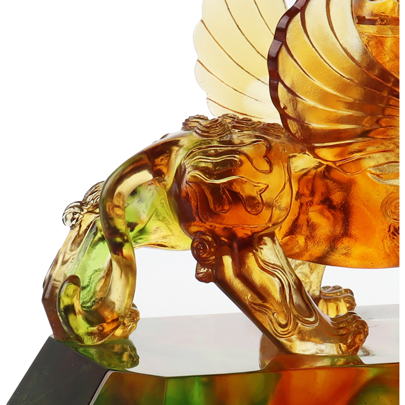 Kristal berraklığında renkli sır canavar süsleri