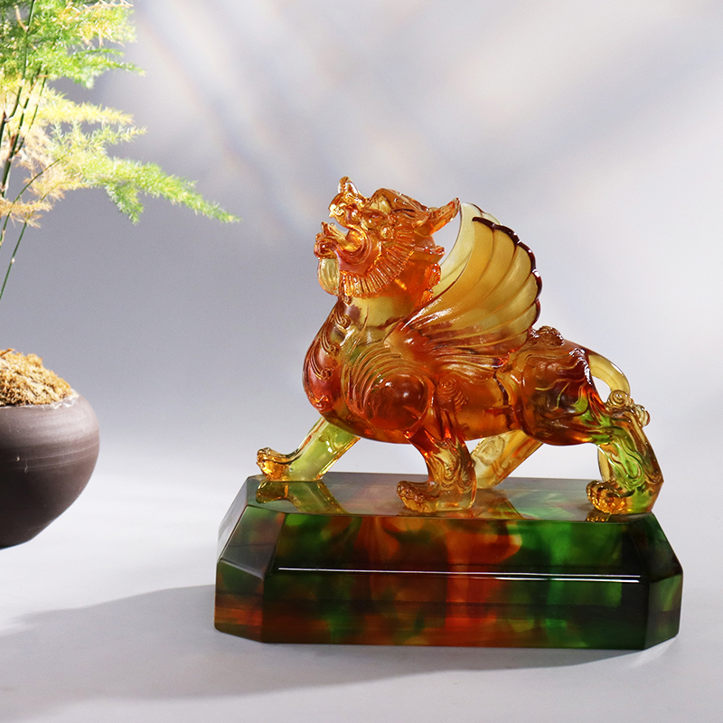 Kristal berraklığında renkli sır canavar süsleri