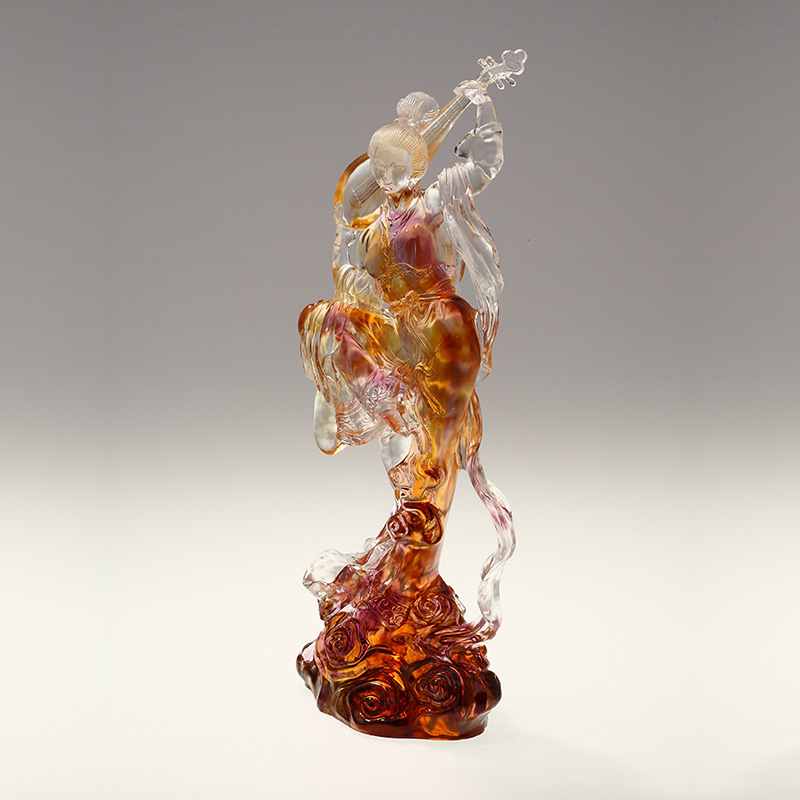 Zarif ve zarif kadın cam heykel süsleri