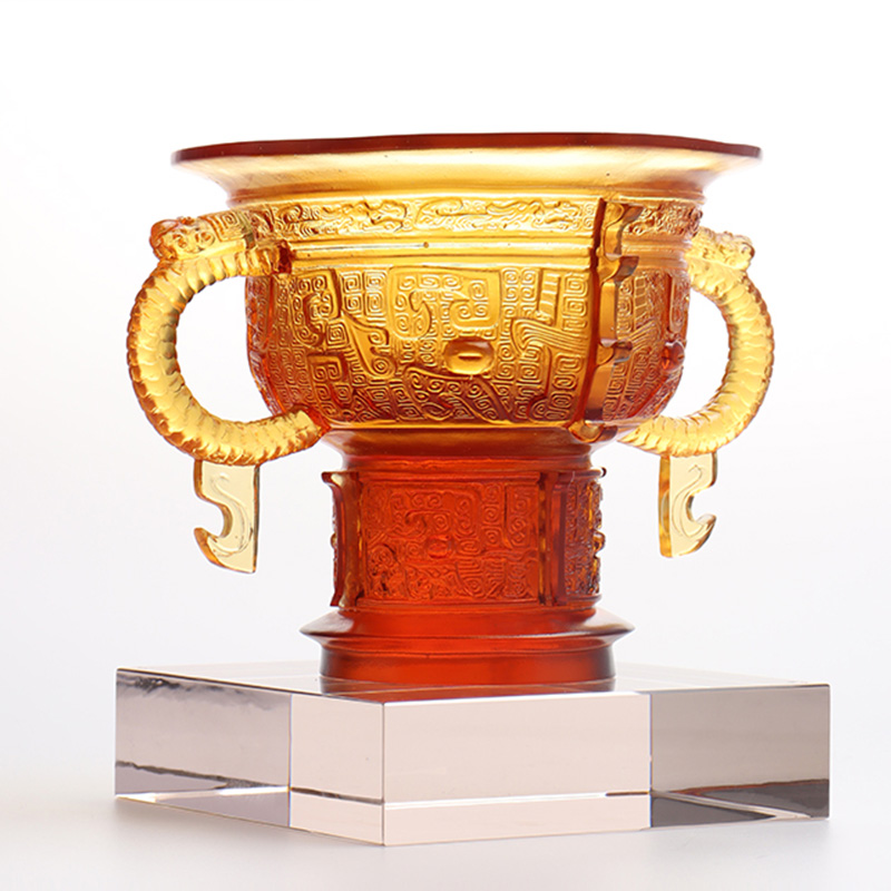 Ejderha kulaklı, saplı ve diken desenli Çin Tripod'u