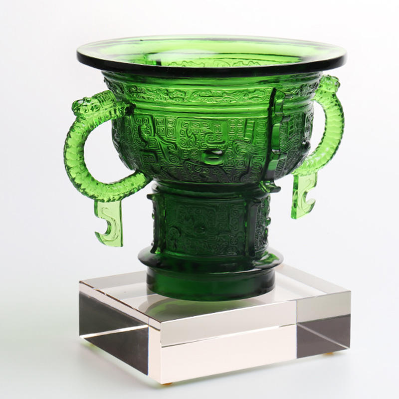 Ejderha kulaklı, saplı ve diken desenli Çin Tripod'u