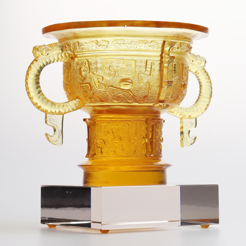 Ejderha kulaklı, saplı ve diken desenli Çin Tripod'u